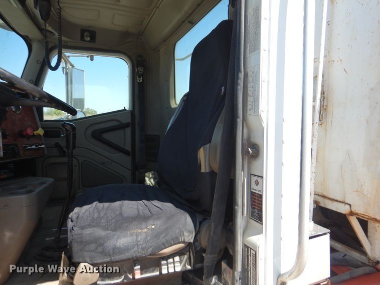 image for item DG8507 2004 International 9900i concrete batch plant truck