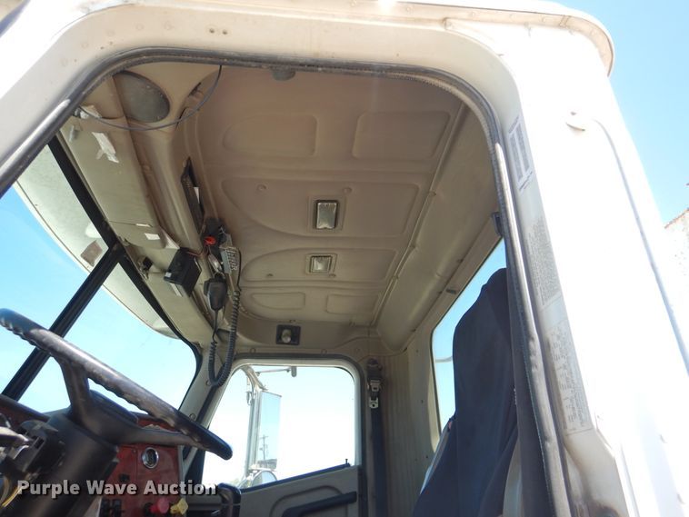 image for item DG8507 2004 International 9900i concrete batch plant truck