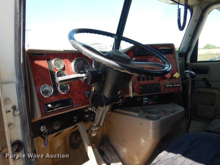 image for item DG8507 2004 International 9900i concrete batch plant truck