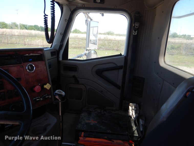 image for item DG8507 2004 International 9900i concrete batch plant truck