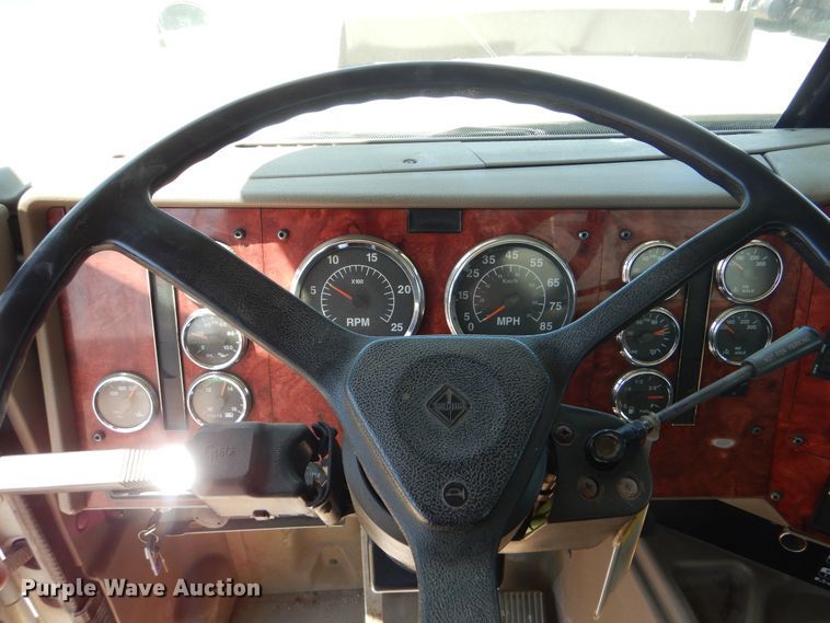 image for item DG8507 2004 International 9900i concrete batch plant truck