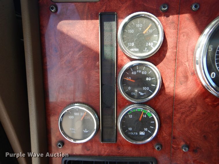 image for item DG8507 2004 International 9900i concrete batch plant truck