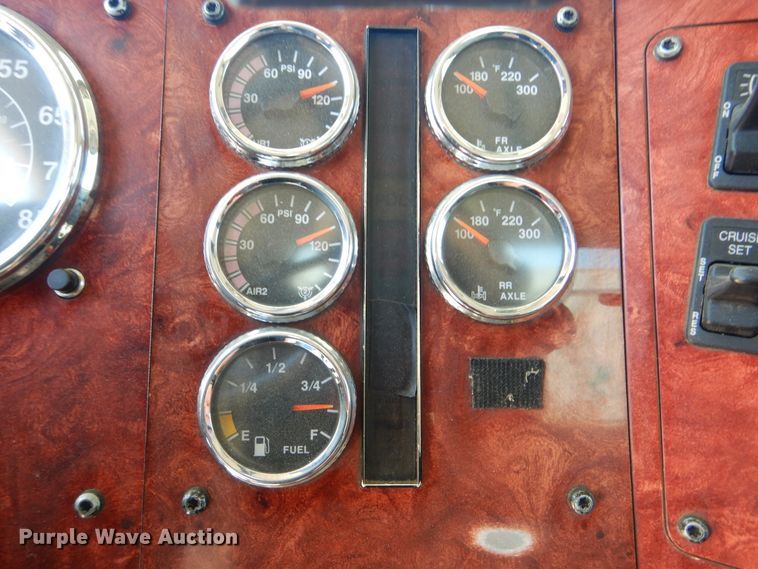 image for item DG8507 2004 International 9900i concrete batch plant truck