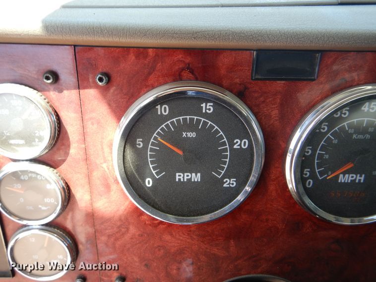 image for item DG8507 2004 International 9900i concrete batch plant truck