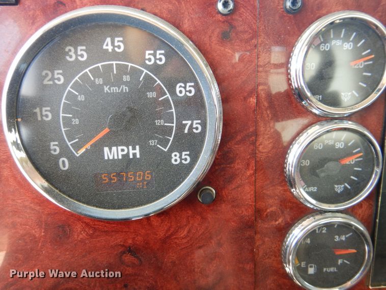 image for item DG8507 2004 International 9900i concrete batch plant truck