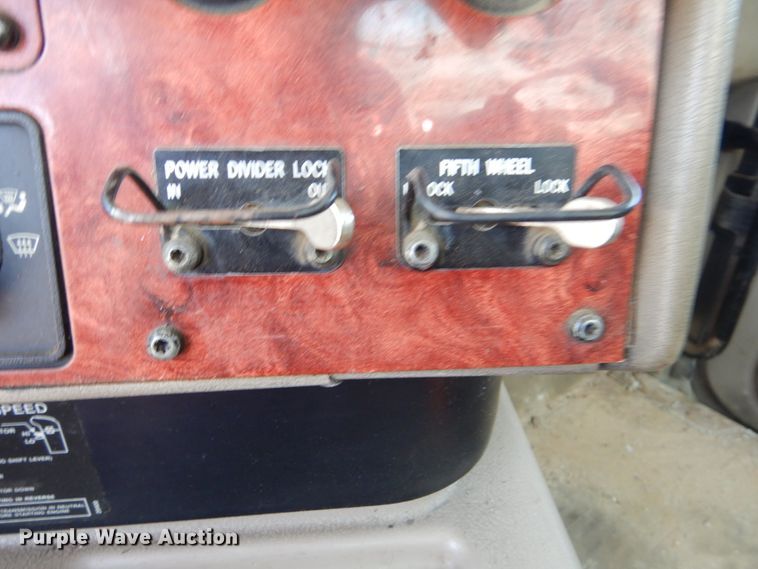 image for item DG8507 2004 International 9900i concrete batch plant truck