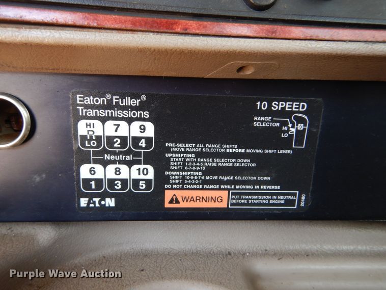 image for item DG8507 2004 International 9900i concrete batch plant truck