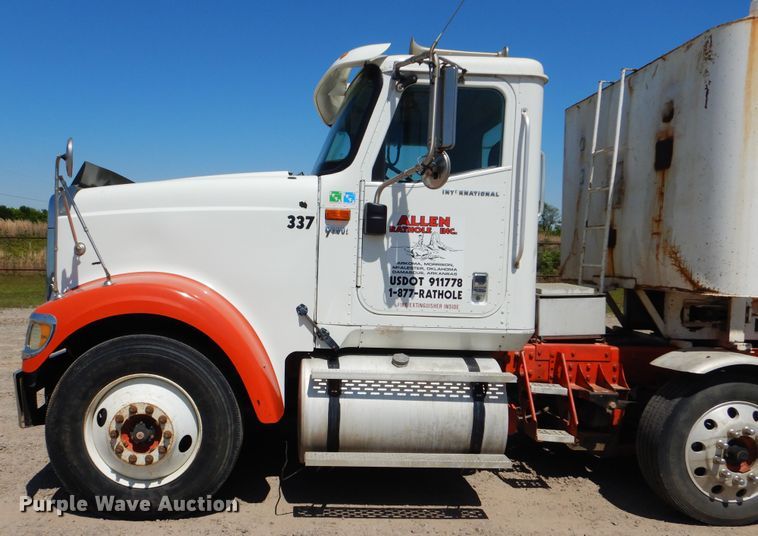 image for item DG8507 2004 International 9900i concrete batch plant truck