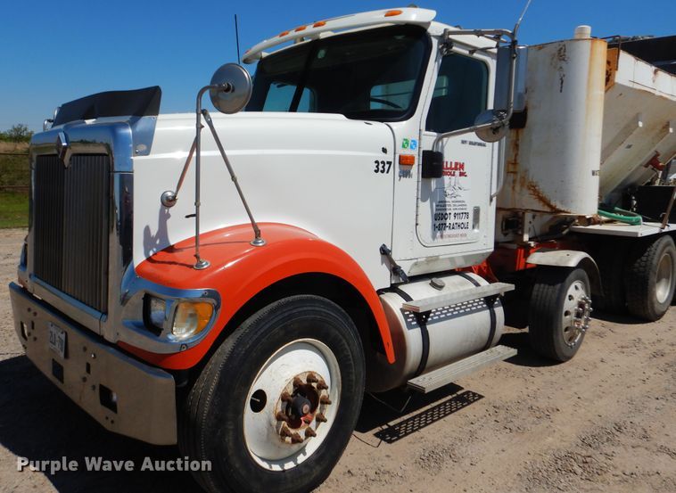 image for item DG8507 2004 International 9900i concrete batch plant truck