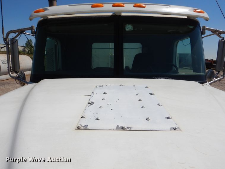 image for item DG8507 2004 International 9900i concrete batch plant truck