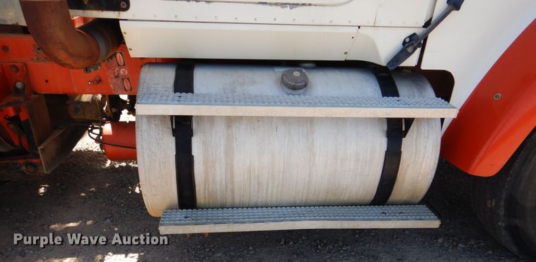 image for item DG8507 2004 International 9900i concrete batch plant truck