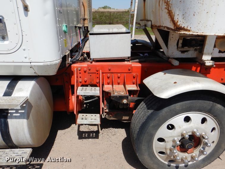 image for item DG8507 2004 International 9900i concrete batch plant truck