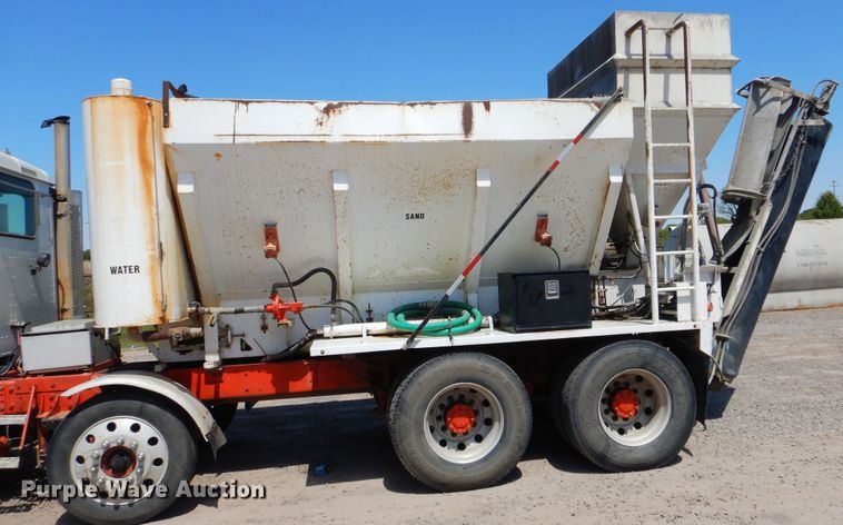 image for item DG8507 2004 International 9900i concrete batch plant truck