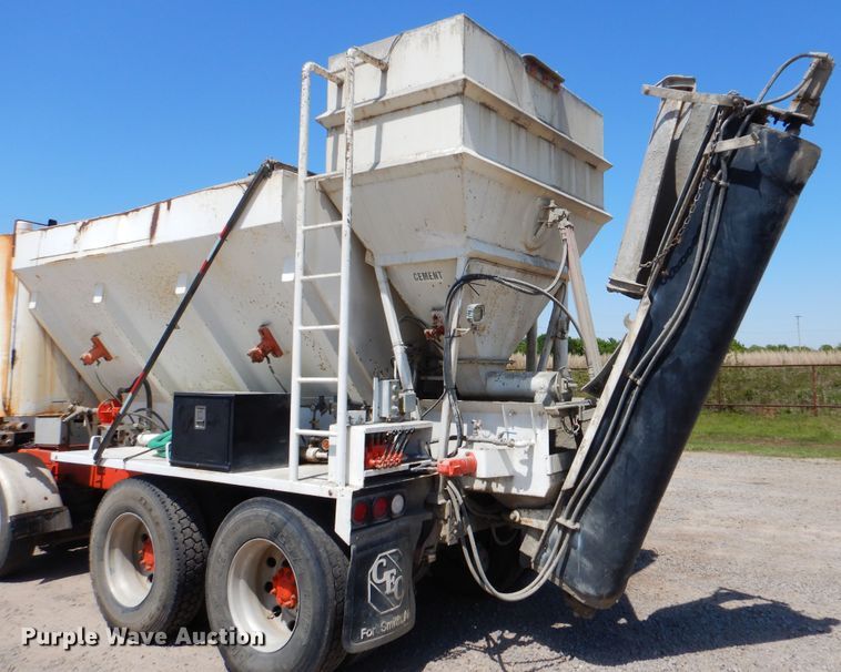 image for item DG8507 2004 International 9900i concrete batch plant truck