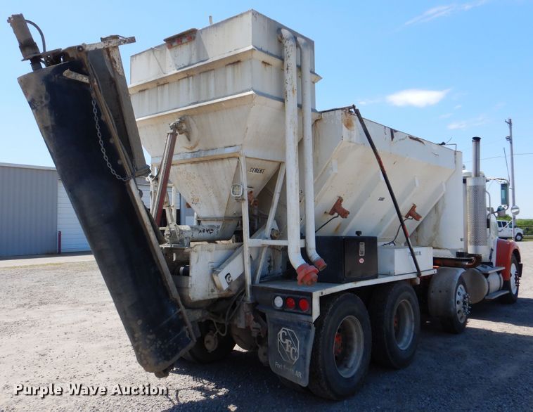 image for item DG8507 2004 International 9900i concrete batch plant truck