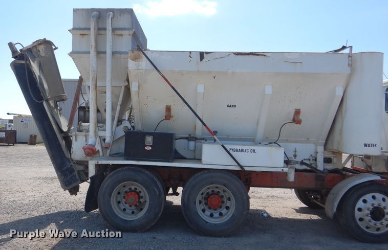 image for item DG8507 2004 International 9900i concrete batch plant truck
