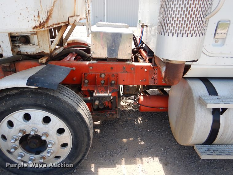 image for item DG8507 2004 International 9900i concrete batch plant truck