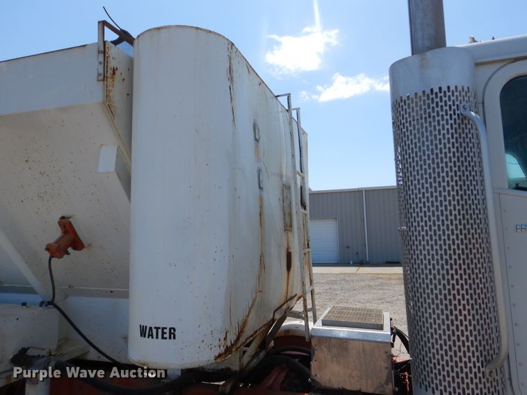 image for item DG8507 2004 International 9900i concrete batch plant truck