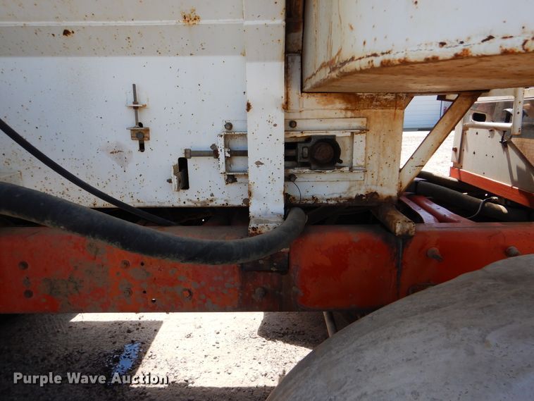 image for item DG8507 2004 International 9900i concrete batch plant truck