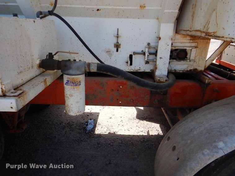 image for item DG8507 2004 International 9900i concrete batch plant truck