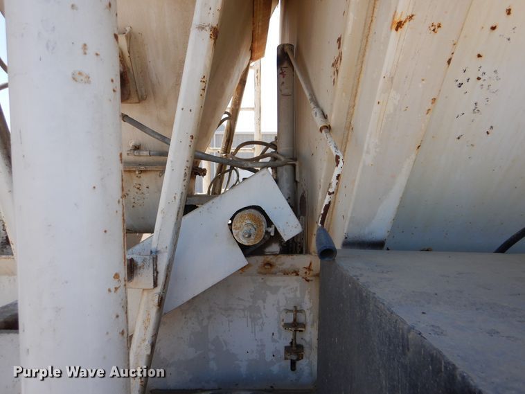 image for item DG8507 2004 International 9900i concrete batch plant truck