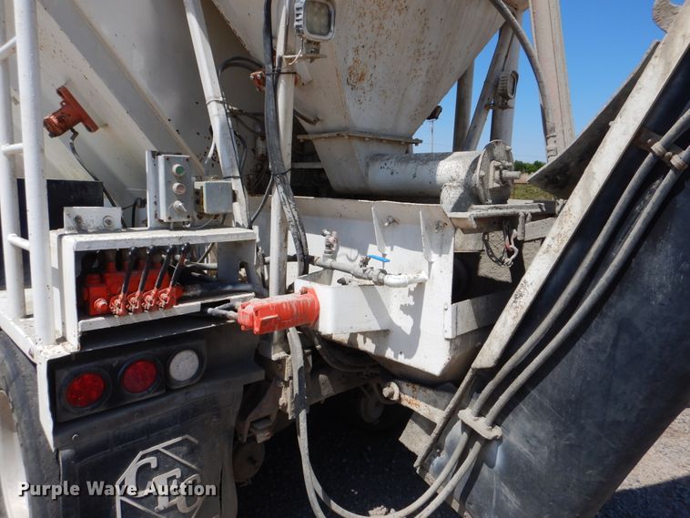 image for item DG8507 2004 International 9900i concrete batch plant truck