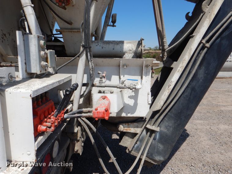 image for item DG8507 2004 International 9900i concrete batch plant truck