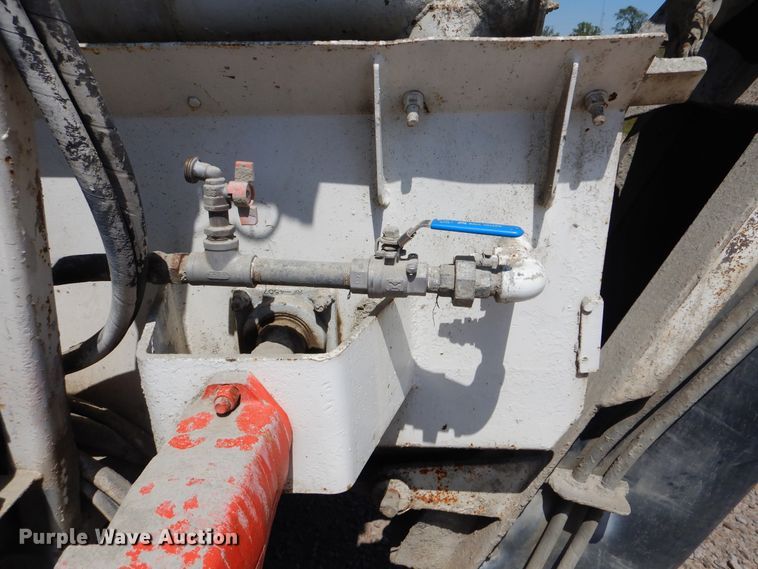 image for item DG8507 2004 International 9900i concrete batch plant truck