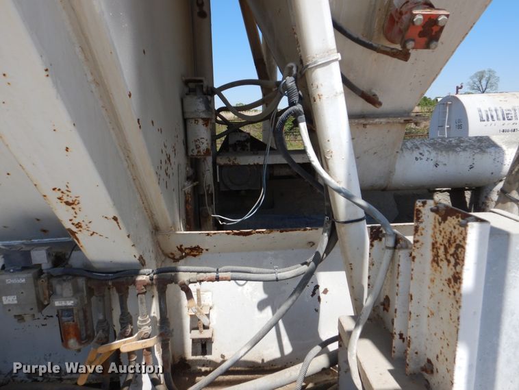 image for item DG8507 2004 International 9900i concrete batch plant truck