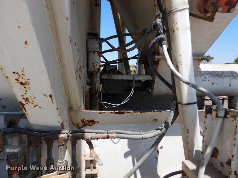 image for item DG8507 2004 International 9900i concrete batch plant truck