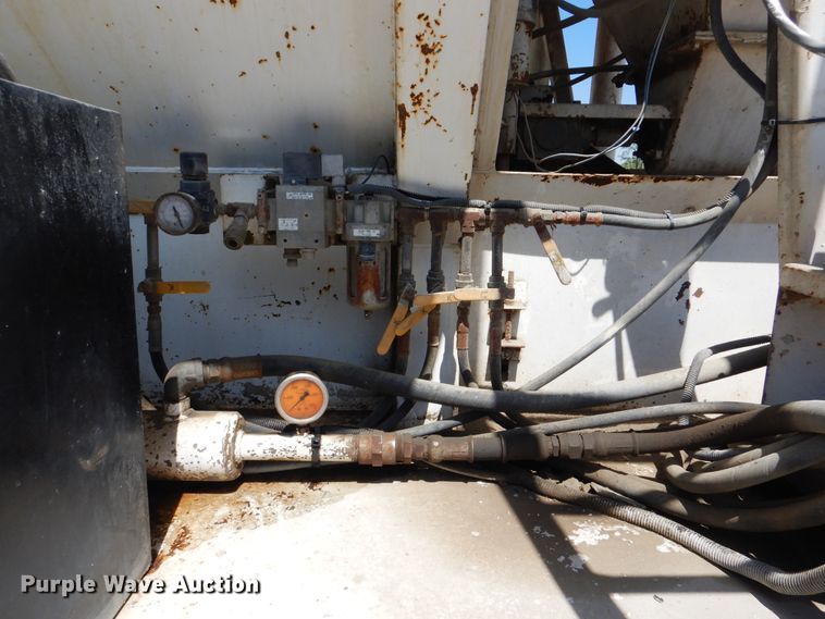 image for item DG8507 2004 International 9900i concrete batch plant truck