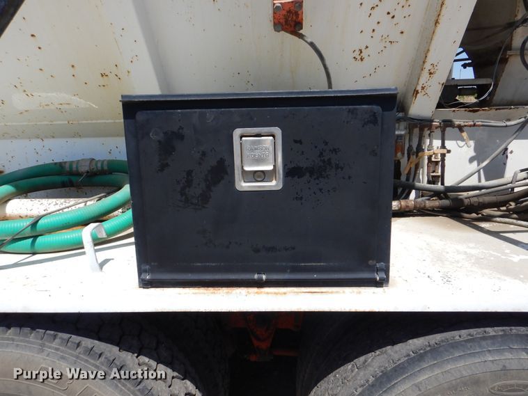 image for item DG8507 2004 International 9900i concrete batch plant truck