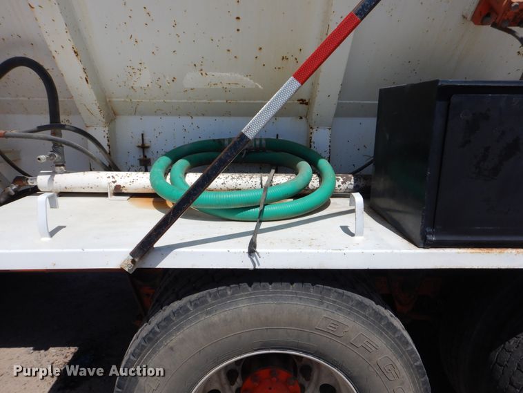 image for item DG8507 2004 International 9900i concrete batch plant truck