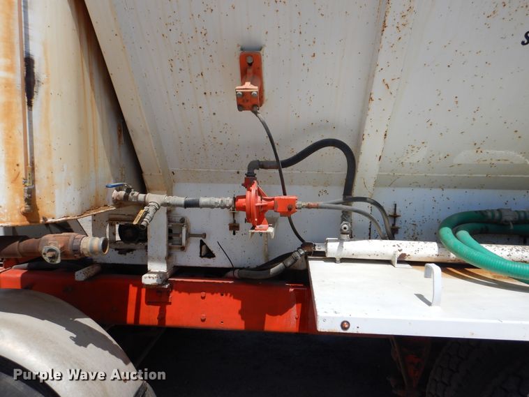 image for item DG8507 2004 International 9900i concrete batch plant truck