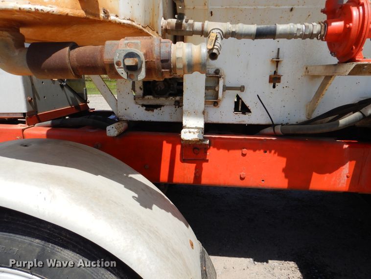 image for item DG8507 2004 International 9900i concrete batch plant truck