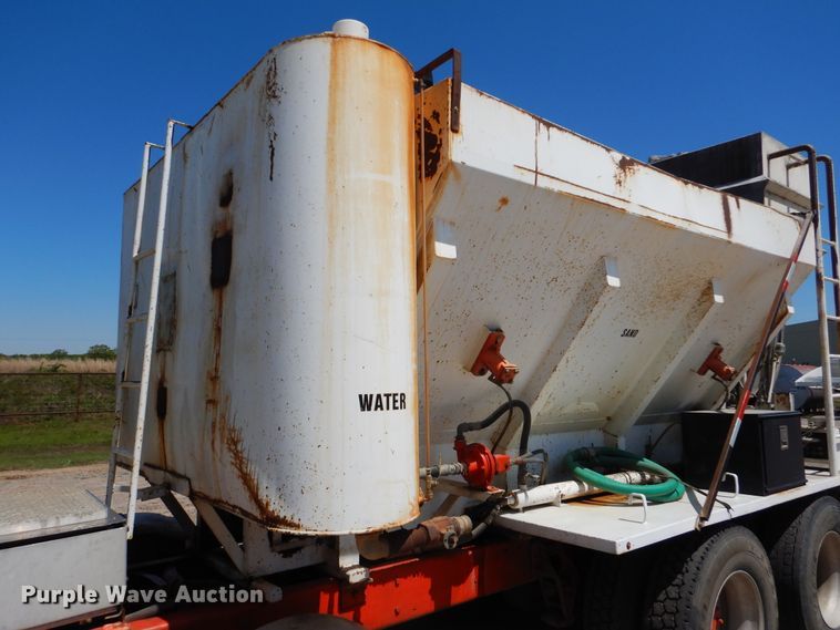 image for item DG8507 2004 International 9900i concrete batch plant truck