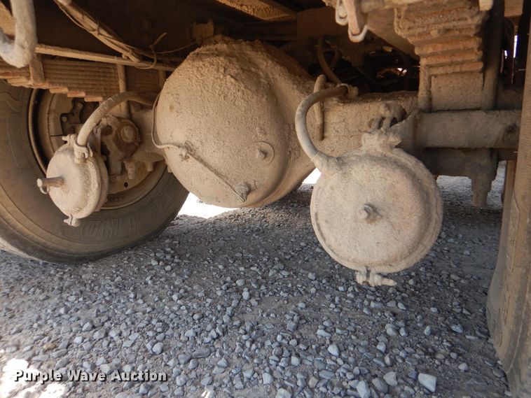 image for item DG8507 2004 International 9900i concrete batch plant truck