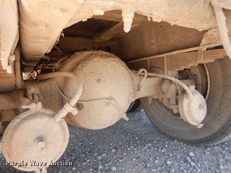 image for item DG8507 2004 International 9900i concrete batch plant truck