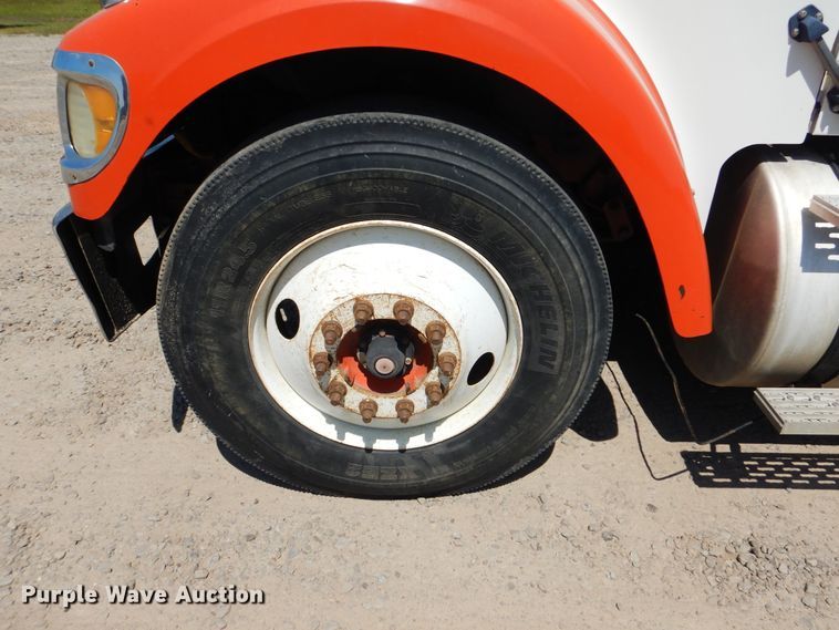 image for item DG8507 2004 International 9900i concrete batch plant truck