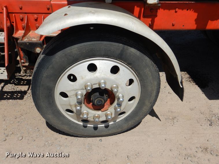 image for item DG8507 2004 International 9900i concrete batch plant truck