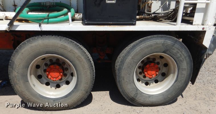 image for item DG8507 2004 International 9900i concrete batch plant truck