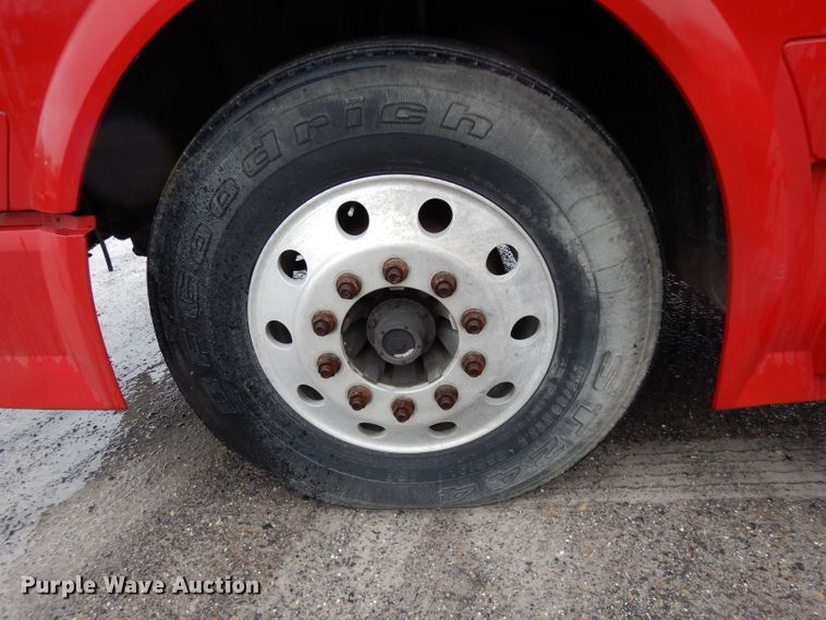 image for item DH2374 2007 Volvo VNL semi truck