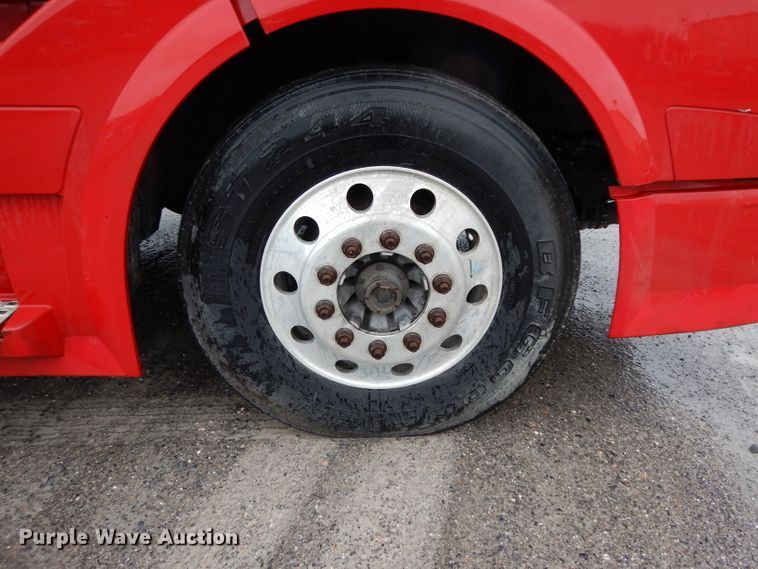 image for item DH2374 2007 Volvo VNL semi truck