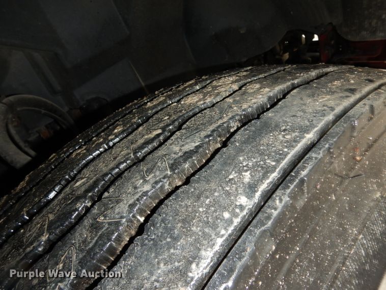 image for item DH2374 2007 Volvo VNL semi truck