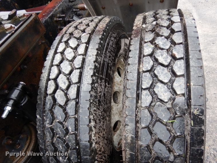 image for item DH2374 2007 Volvo VNL semi truck