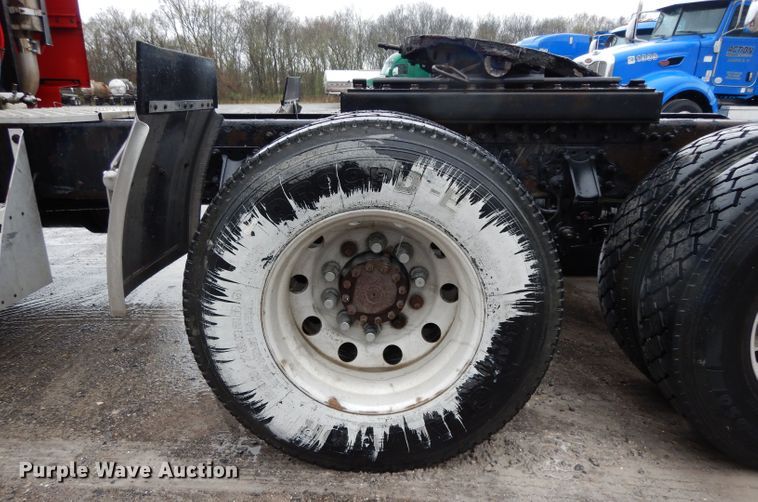 image for item DH2374 2007 Volvo VNL semi truck