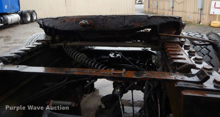 image for item DH2374 2007 Volvo VNL semi truck