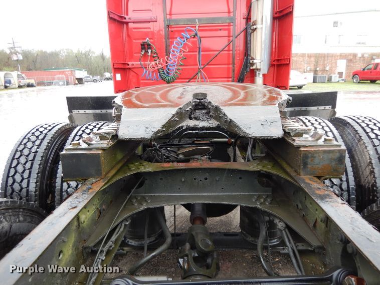 image for item DH2374 2007 Volvo VNL semi truck