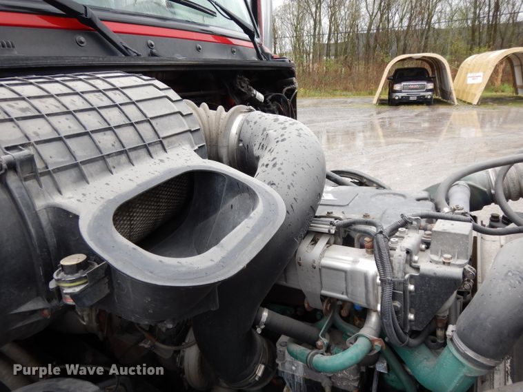 image for item DH2374 2007 Volvo VNL semi truck