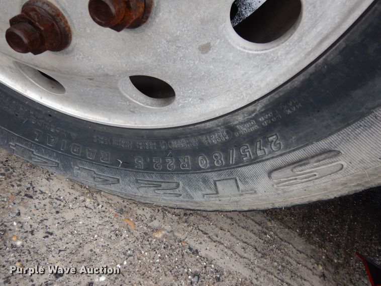 image for item DH2374 2007 Volvo VNL semi truck